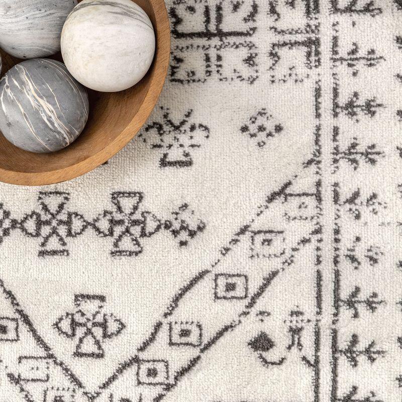 Nuloom Frances Moroccan 4x6 Indoor Area Rug for Living Room Bedroom Dining Room Kitchen, Light Grey/Ivory