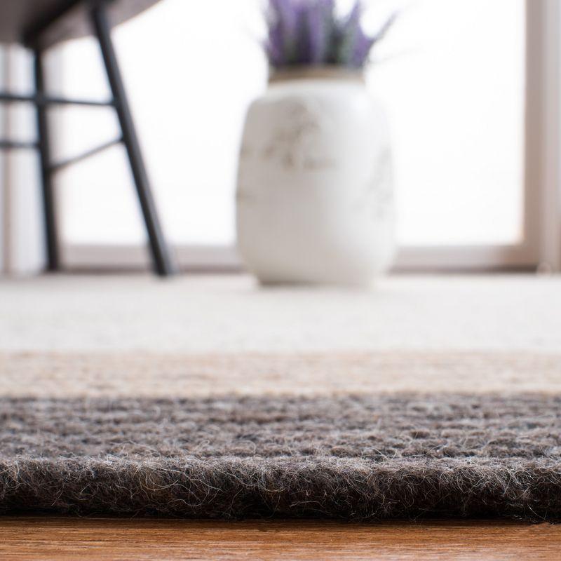 Braided BRD903 Hand Woven Indoor Area Rug - Charcoal/Ivory - 7' Round - Safavieh