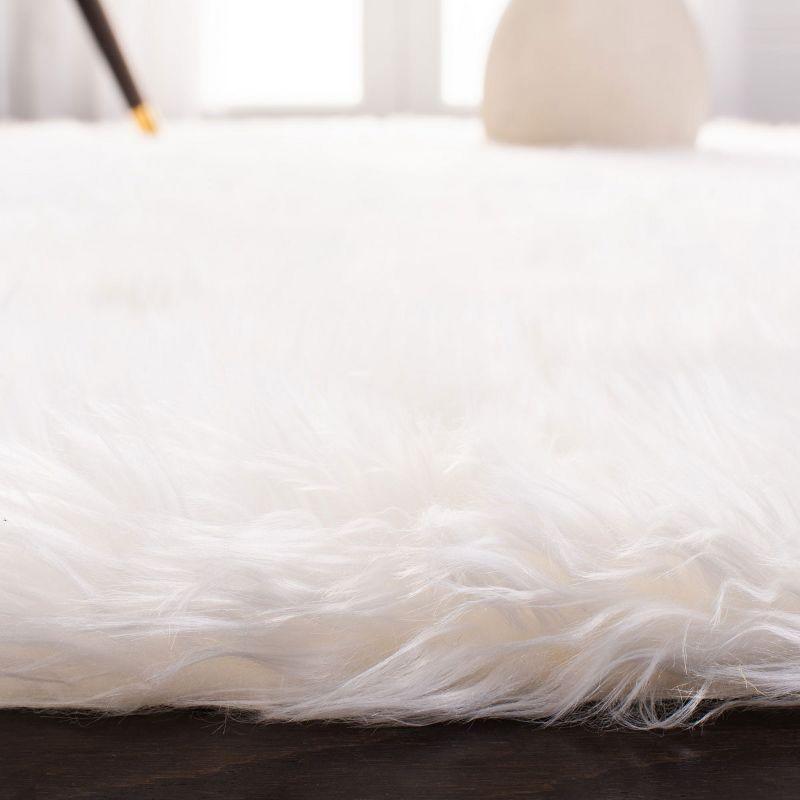 Faux Sheep Skin FSS235 Power Loomed Indoor Accent Rug - Ivory - 2'6"x4' - Safavieh