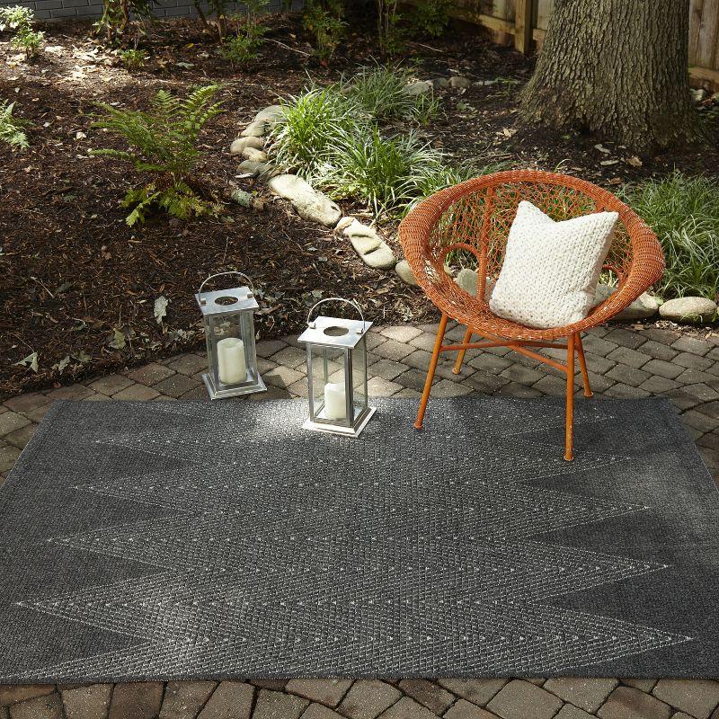 Momeni 6'7"x9'6" Zig Zag Loomed Area Rug Charcoal