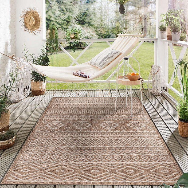 Bohemian Geometric Brown Synthetic 5' x 7' Indoor/Outdoor Rug