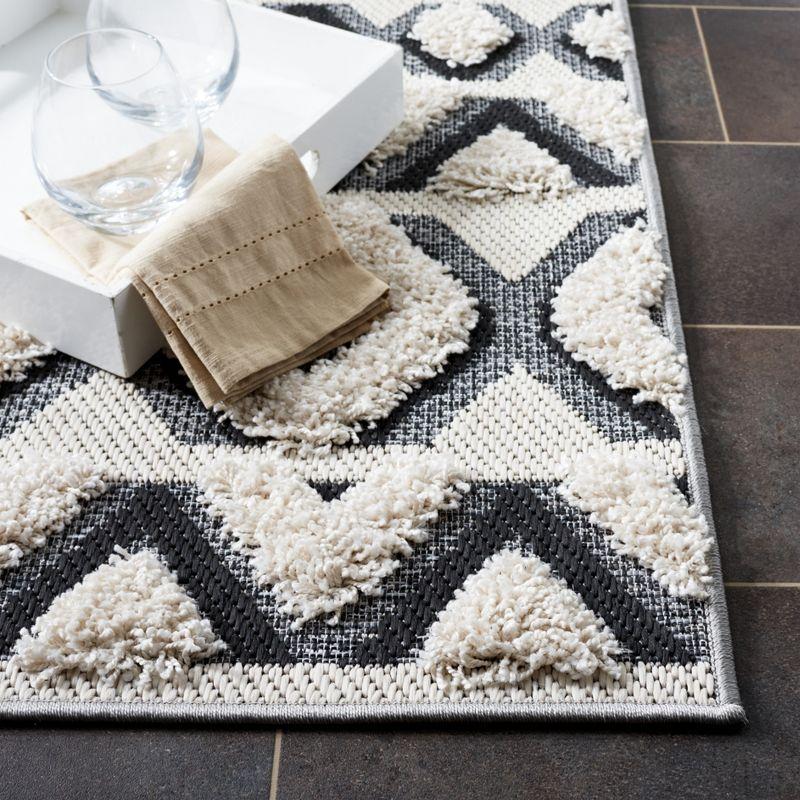 Cottage COT210 Power Loomed Indoor/Outdoor Area Rug - Ivory/Black - 8'x10' - Safavieh.