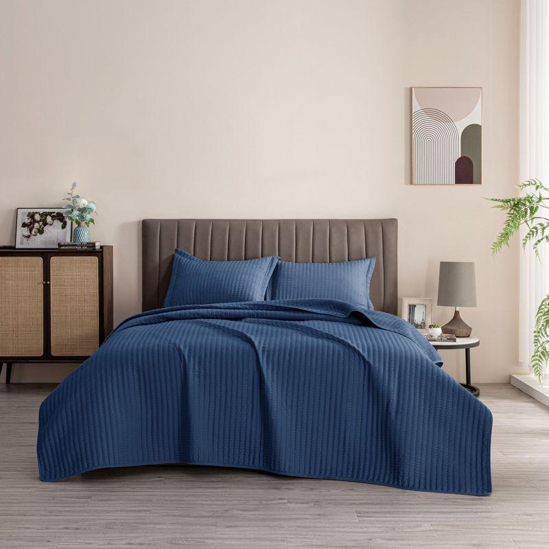 Great Bay Home Detailed Channel Stitch All-Season Reversible Quilt Set With Shams (King, Navy)