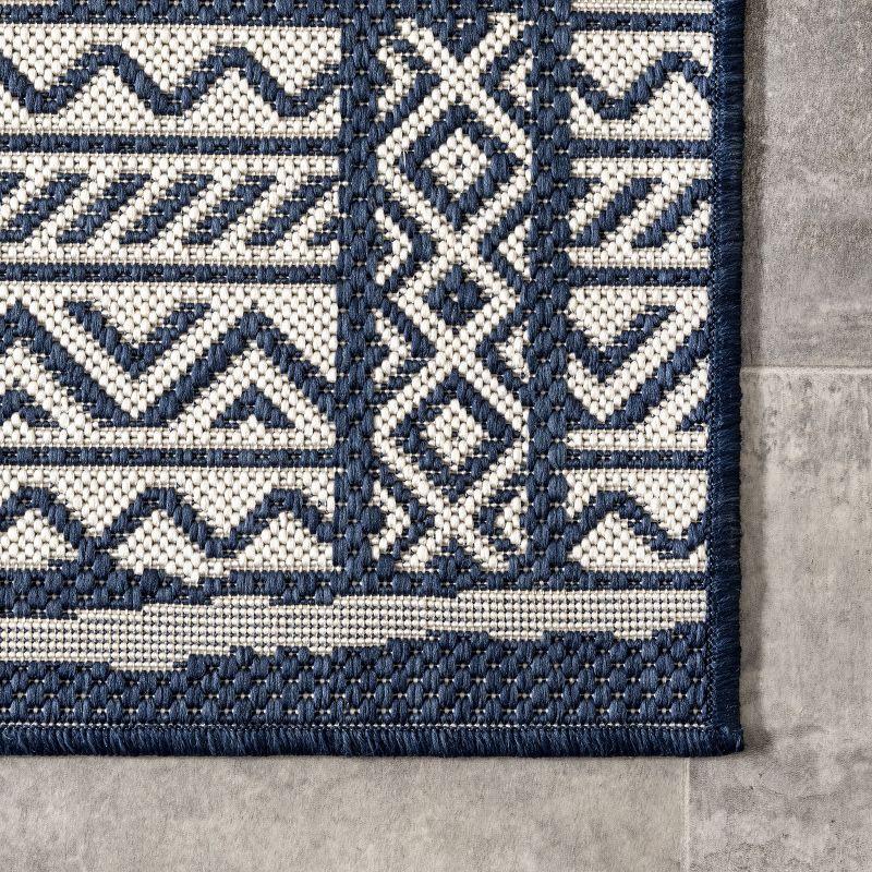 Nuloom Abbey Geometric 5x8 Indoor/Outdoor Area Rug for Living Room Patio Deck Front Porch Kitchen, Navy/Ivory