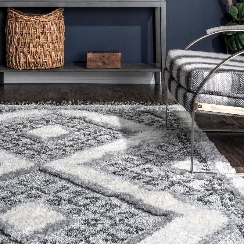 Lenore Gray Trellis 5'3" x 7'6" Rectangular Synthetic Rug