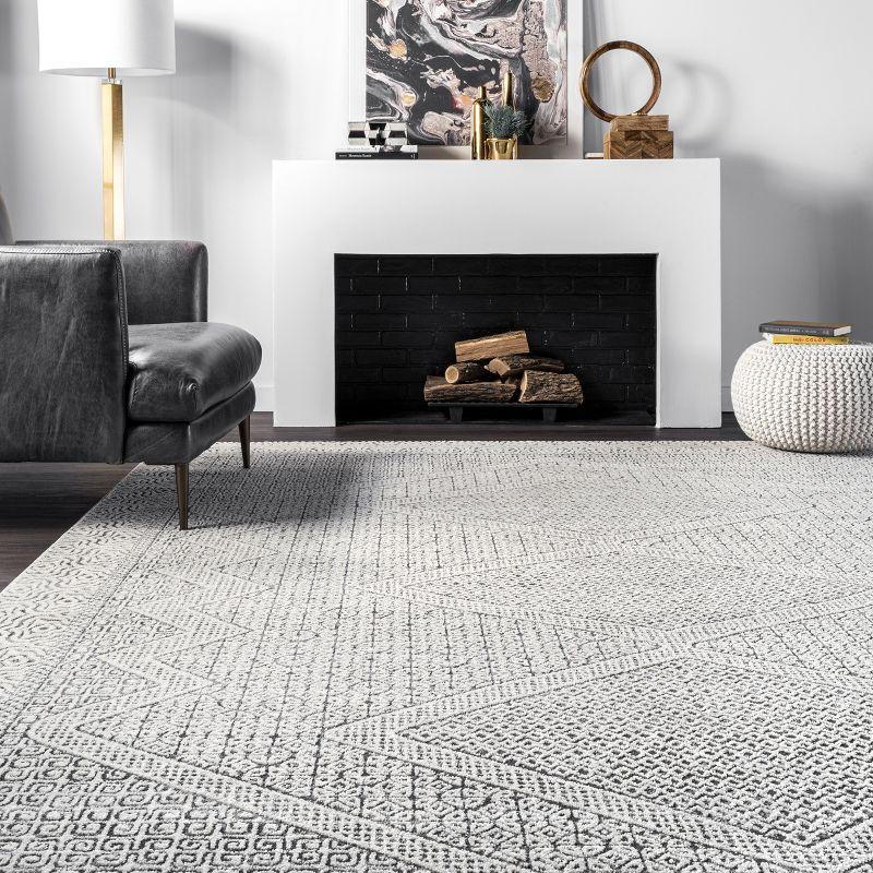 Reversible Gray Geometric 5' x 7' Easy-Care Synthetic Area Rug