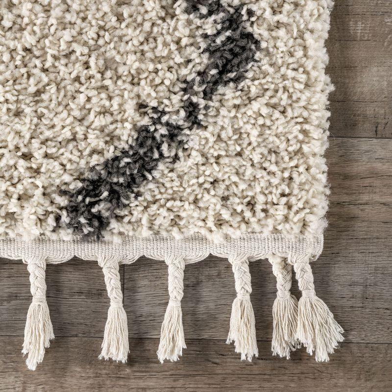 Ivory Diamond Trellis Shag Area Rug with Tassels, 2' x 3'