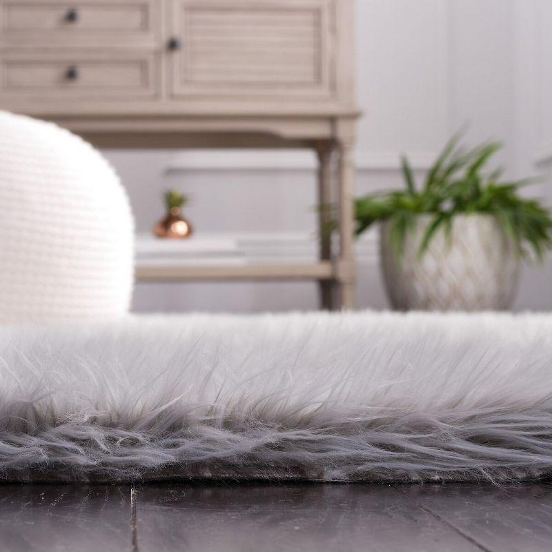 Handmade Luxe Gray Faux Fur 4' x 6' Tufted Area Rug