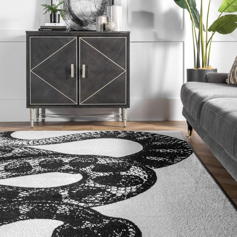 Serpentine Chic Black and White Synthetic Area Rug, 5' x 8'