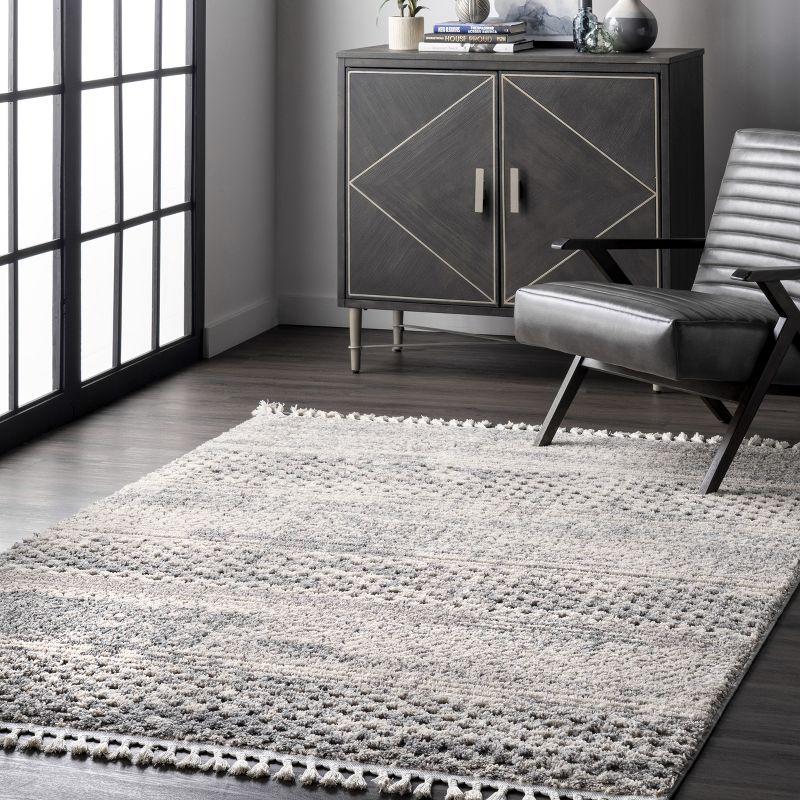 Luxe Gray Geometric 4' x 6' Synthetic Easy Care Area Rug