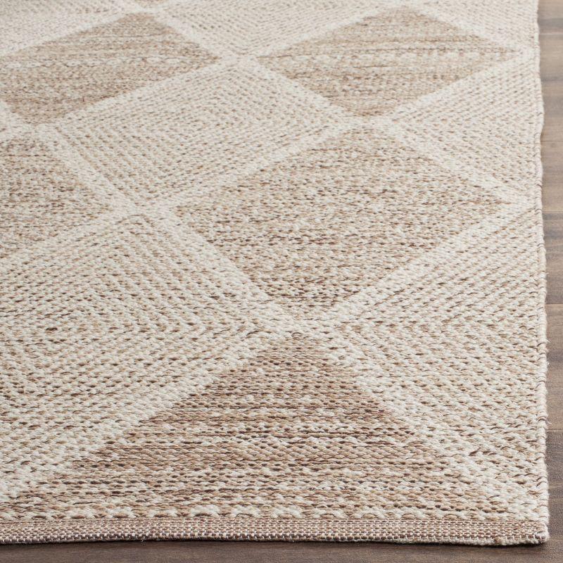 Montauk MTK822 Hand Woven Indoor Accent Rug - Beige - 2'3"x5' - Safavieh.