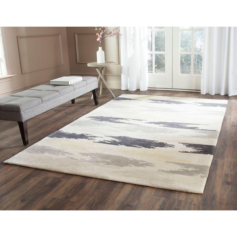 Hand-Tufted Ivory and Grey Wool & Viscose Blend Area Rug 3'6" x 5'6"