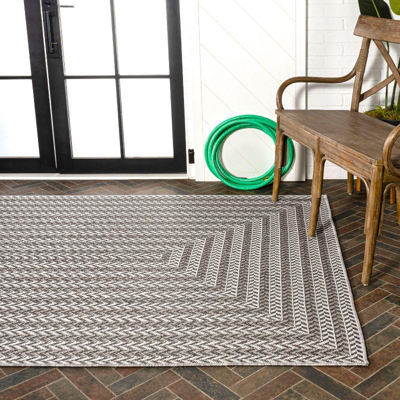5' x 8' Chevron Modern Concentric Squares Indoor/Outdoor Area Rug, Black/Light Gray - JONATHAN Y