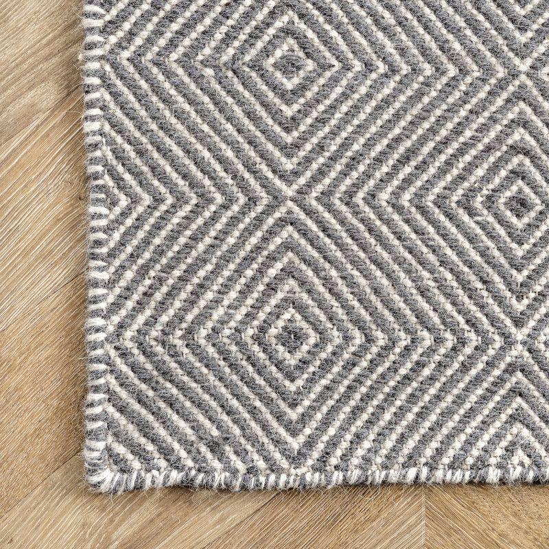 Handwoven Geometric Gray Wool 33" Area Rug