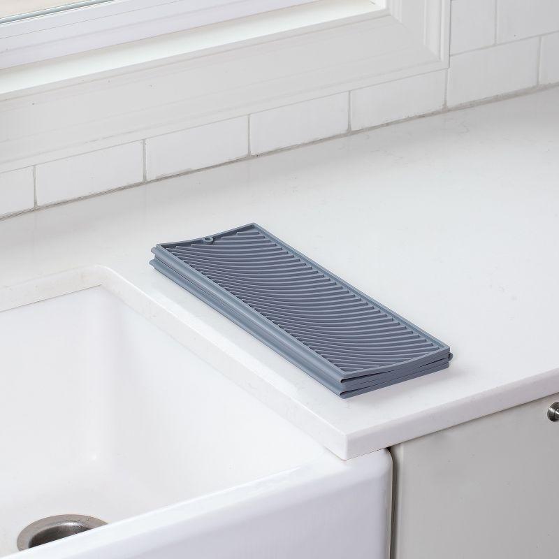 Better Houseware Expandable Silicone Drying Mat in Gray