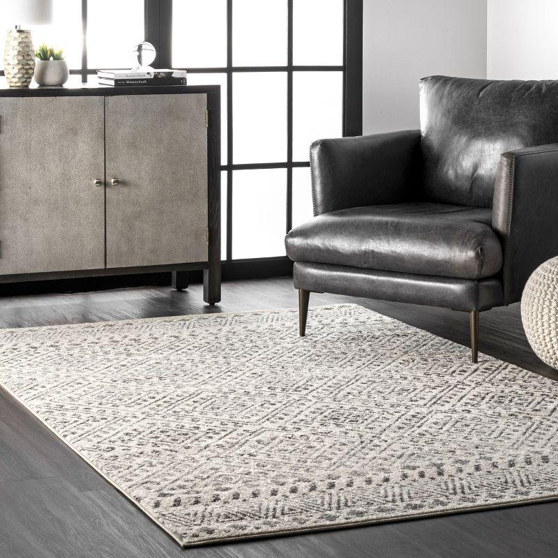 Reversible Easy-Care Gray Synthetic 3' x 5' Trellis Area Rug