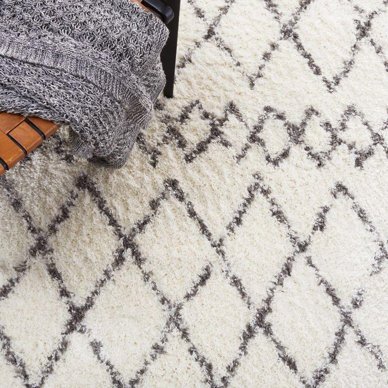 Berber Shag BER165 Power Loomed Indoor Area Rug - Cream/Light Grey - 6'7"x6'7" - Safavieh