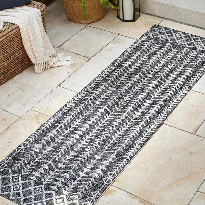 Tokay Bohemian Inspired Geometric Indoor/Outdoor Area Rug - JONATHAN Y