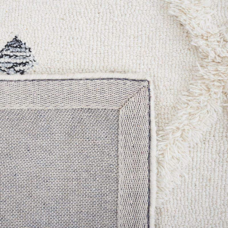 Casablanca CSB987 Hand Tufted Indoor Area Rug - Ivory/Black - 4'x6' - Safavieh