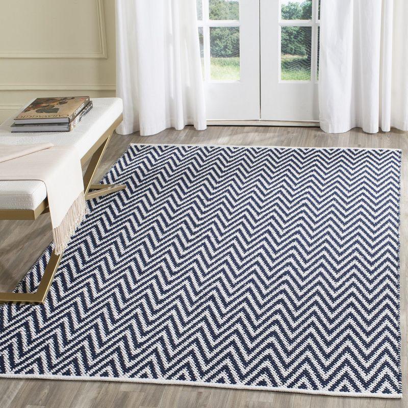 Montauk MTK812 Hand Woven Indoor Area Rug - Navy/Ivory - 4'x6' - Safavieh.