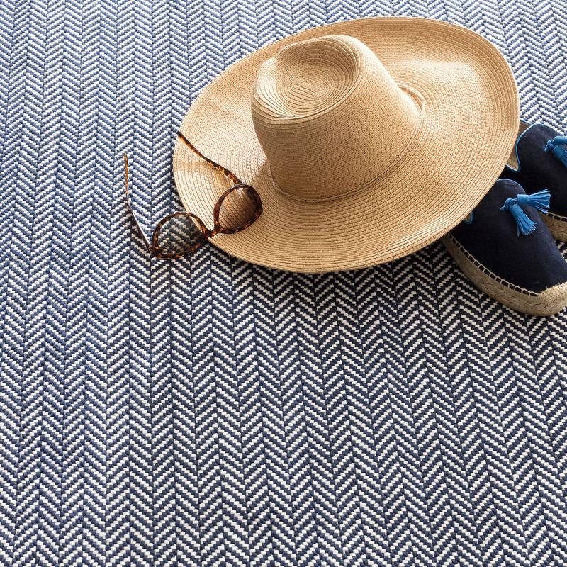 Annie Selke - Dash & Albert Herringbone Navy/Ivory Handwoven Indoor/Outdoor Rug, 5x8, Navy/Ivory