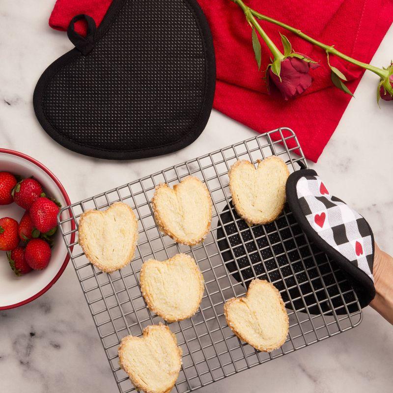 MARTHA STEWART Love Check Gingham Heart Shaped Pot Holder 2-Pack Set, 100% Cotton, Heat Resistant with Flexible Silicone Grip, Valentine’s Day Décor, Black/White/Red, 7”x8.5” (Set of 2)