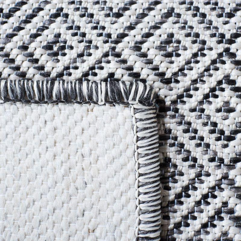 Hampton HTN230 Indoor/Outdoor Machine Made Area Rug - 5'1"x7'6" - Ivory/Black - Safavieh