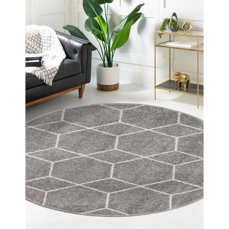 6' Round Light Gray Synthetic Trellis Easy-Care Rug