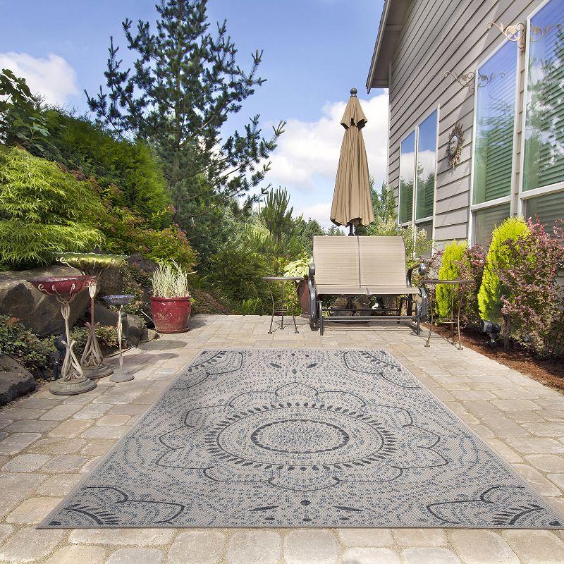 World Rug Gallery Portia Oriental Medallion Indoor/Outdoor Area Rug - Cream 7'10" x 10'