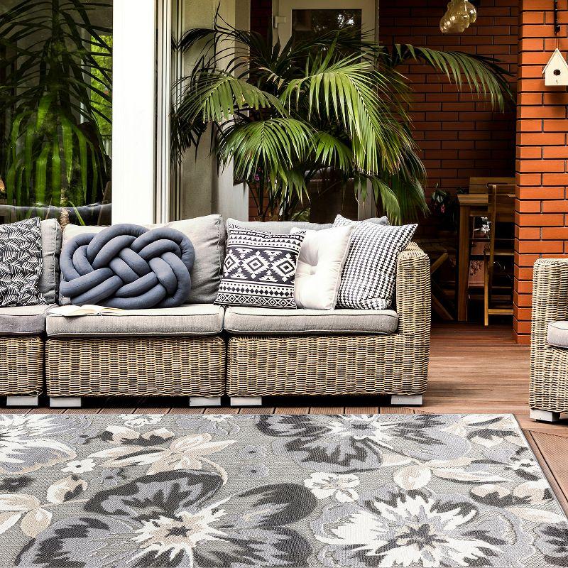 World Rug Gallery Bergamo Contemporary Floral Indoor/Outdoor Area Rug