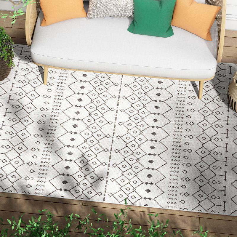 Well Woven Nors Ivory Indoor / Outdoor Flat Weave Pile Nordic Lattice Pattern Area Rug (7'10" x 9'10")