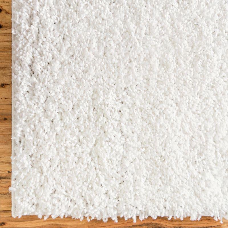 Alpine Bliss 5'3" x 8' White Synthetic Shag Area Rug