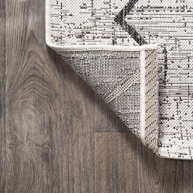 2'x8' Carwa  Diamond Trellis Indoor/Outdoor Runner Rug, Ivory/Black - JONATHAN Y