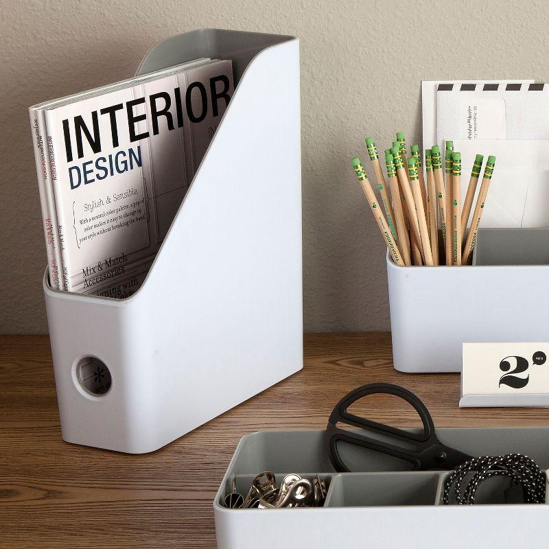 Fusion Magazine File White and Gray (37521)