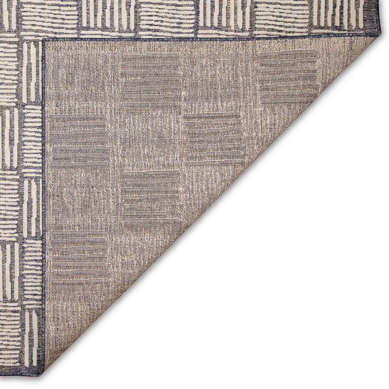 Gray and Ivory Geometric 5' x 7' Indoor/Outdoor Rug