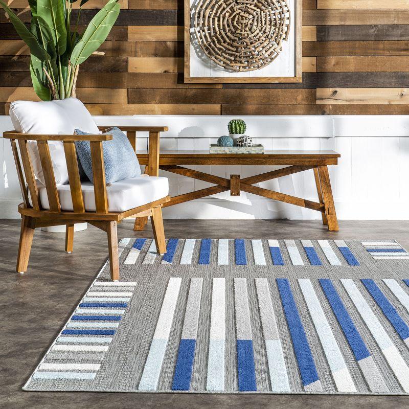 Nuloom Adali Contemporary Striped Indoor/Outdoor Patio Area Rug