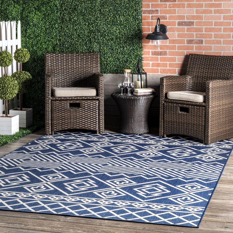 Reversible Aztec Blue Synthetic 4' x 6' Indoor/Outdoor Area Rug