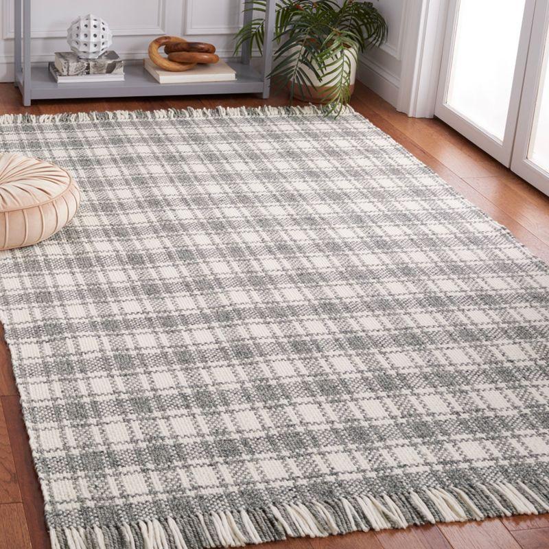 Handmade Gray Square Wool Braided 6' Area Rug