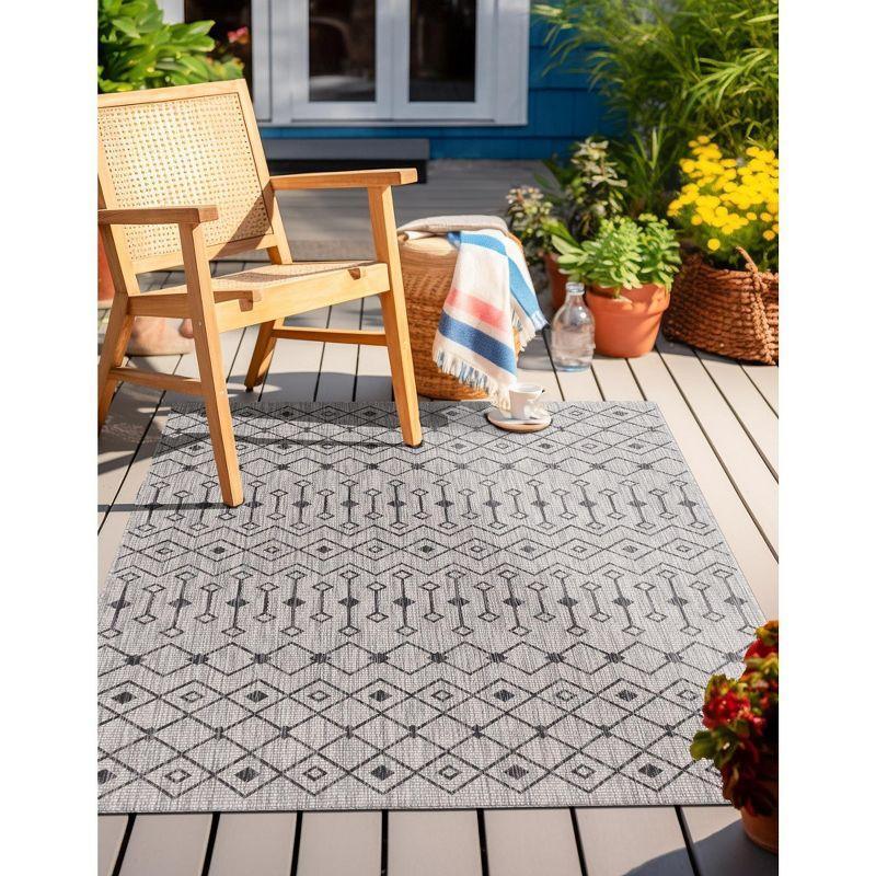 Unique Loom 5' 1 x 8' 0 Rectangle Indoor/Outdoor Trellis Gray Area Rug