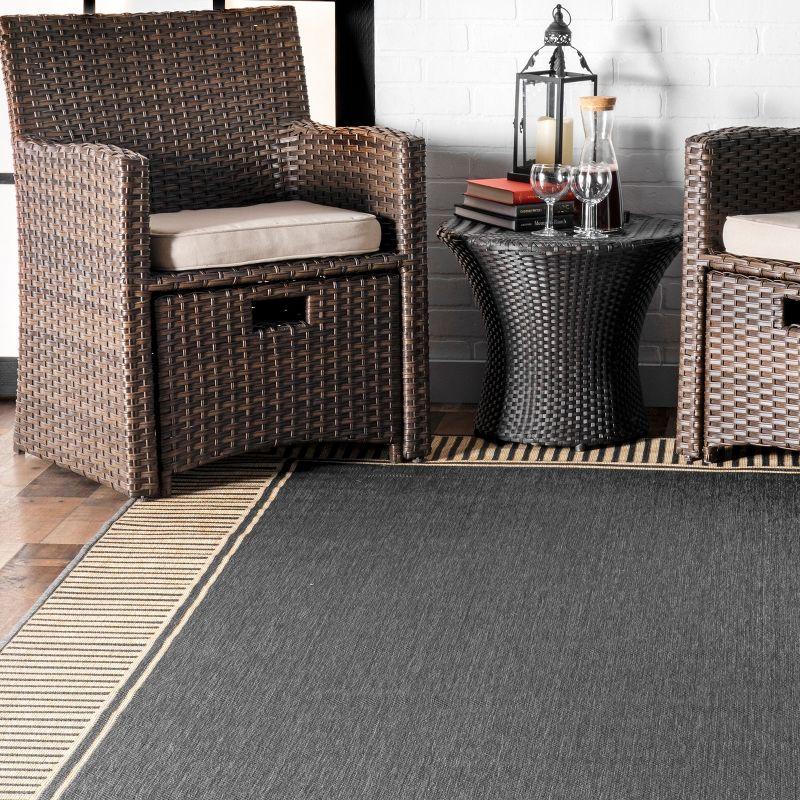 Nuloom Asha Simple Border Indoor/Outdoor Area Rug