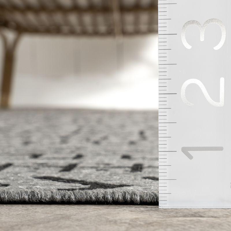 Reversible Gray Synthetic 4'x6' Easy-Care Outdoor Rug