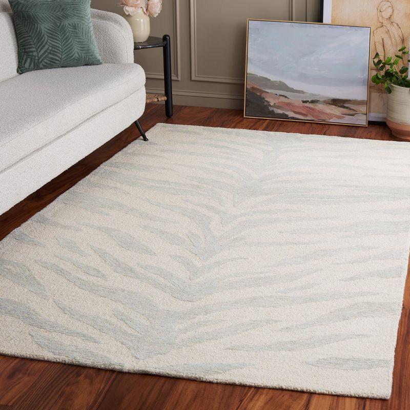 Green and Ivory Hand-Tufted Wool 6' x 9' Area Rug