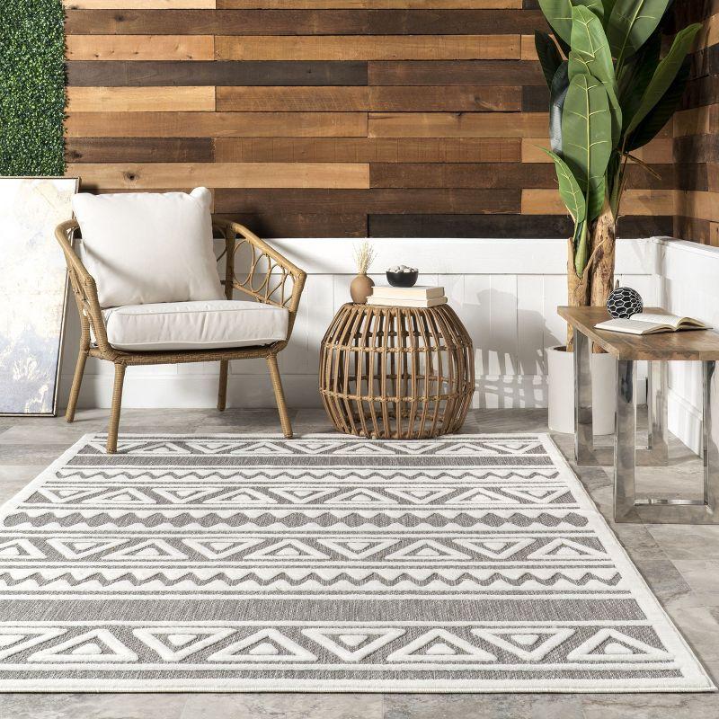 Nuloom Lanelle Geometric 5x8 Indoor/Outdoor Area Rug for Living Room Patio Deck Front Porch Kitchen, Grey/Ivory