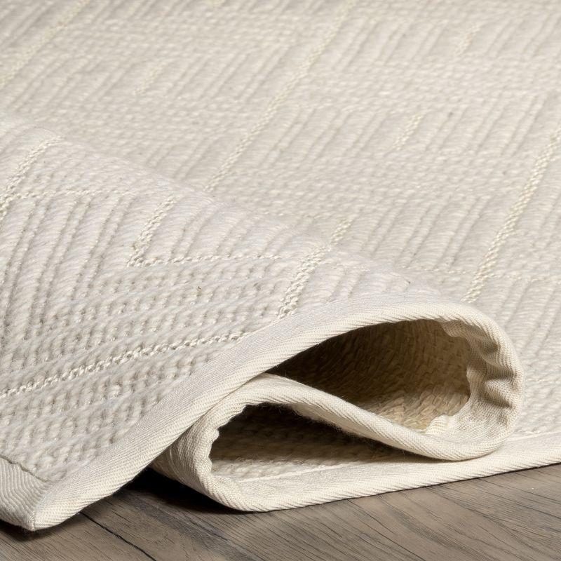 Handcrafted 4' x 6' Cream Wool and Sisal Blend Area Rug