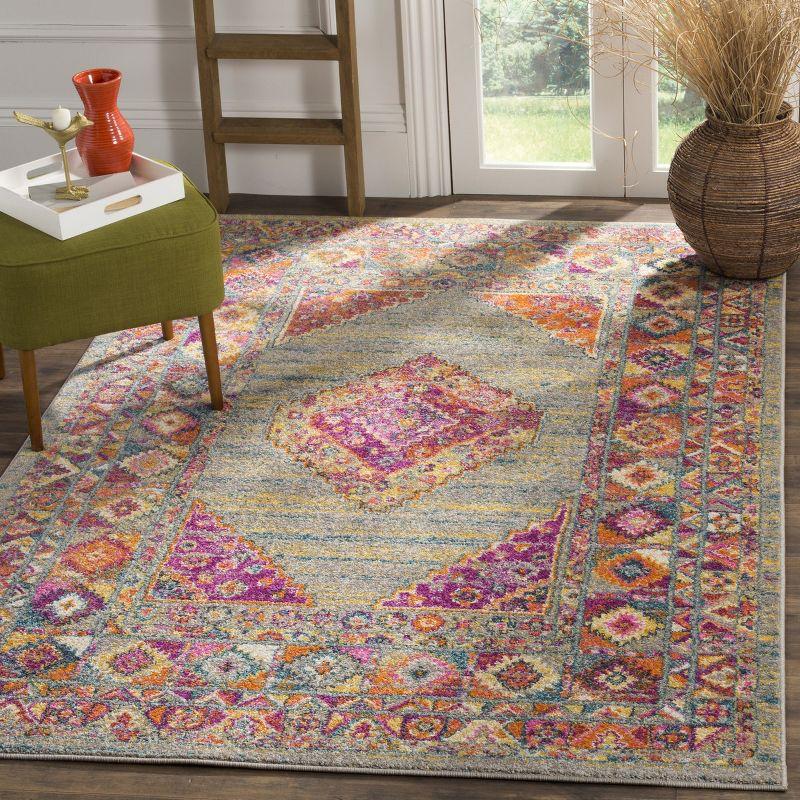 Madison MAD133 Power Loomed Indoor Area Rug - Light Grey/Fuchsia - 4'x6' - Safavieh
