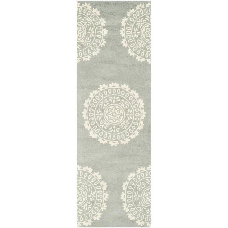 Hand-Tufted Bella Gray Wool 27" Accent Rug