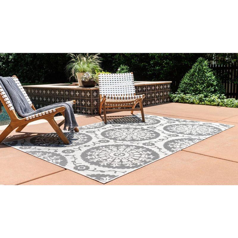 Unique Loom Outdoor Botanical Collection Area Rug - Medallion (8'  x 11' 4" Rectangle Gray/Silver)