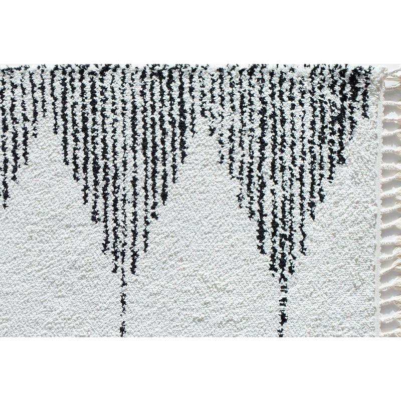 Qi Mason Shag Tribal Heath White Area Rug