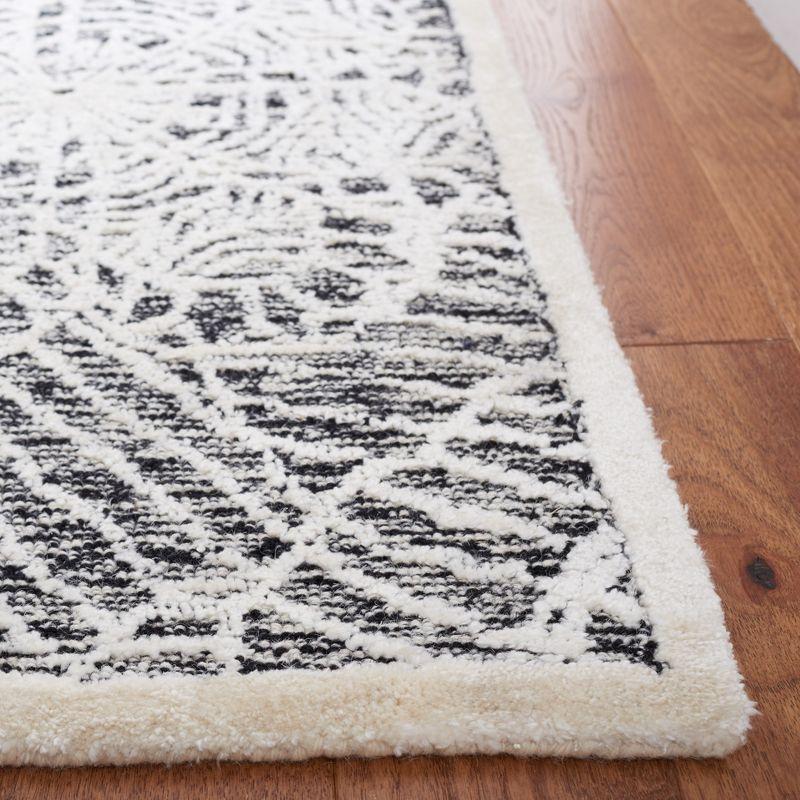 Geesey Hand Tufted Floral Rug