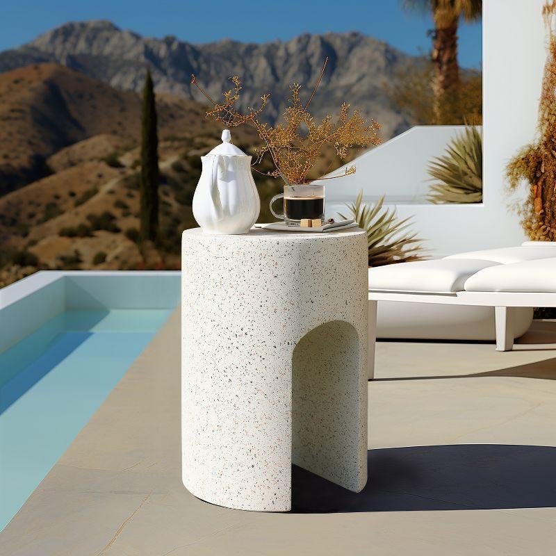 LuxenHome Mod Ivory White Cement Round with U-Shape Outdoor Side Table